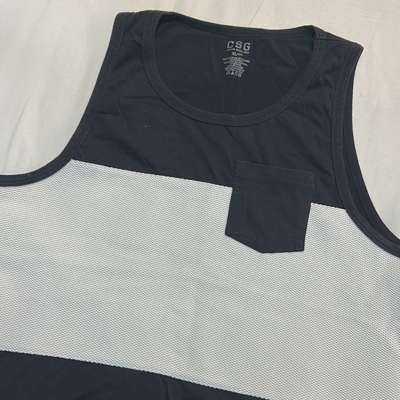 4 tank tops in a bundle - Picture 6 of 8